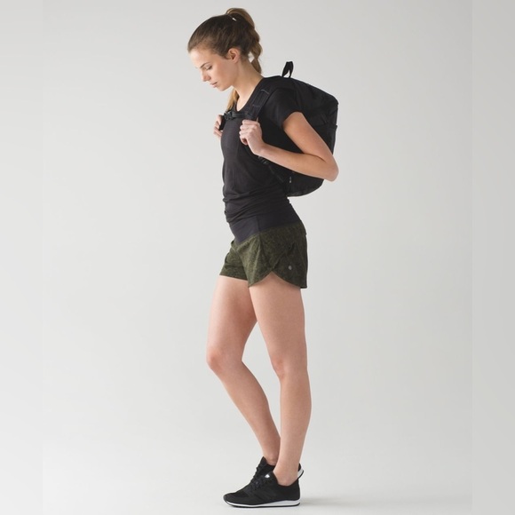 Lululemon Speed  Short Mini Pencil Lace Brave Olive Black size 6 - Picture 3 of 7